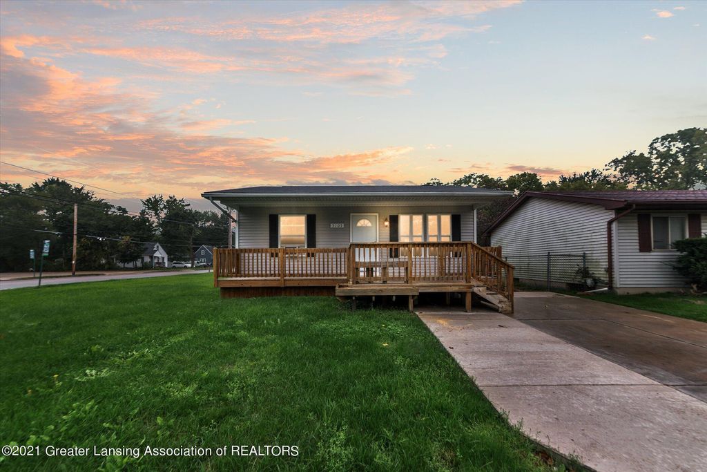5105 Hughes Rd, Lansing, MI 48911