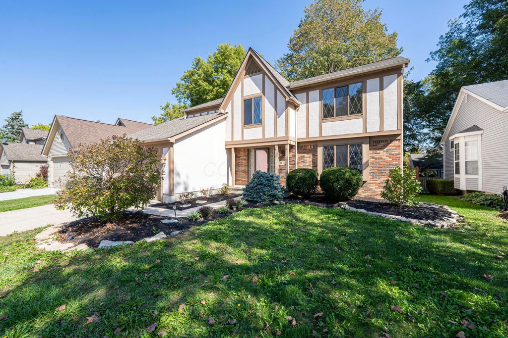1664 Demaret Ln, Columbus, OH 43228