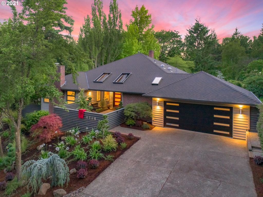 6796 SW Canyon Dr, Portland, OR 97225