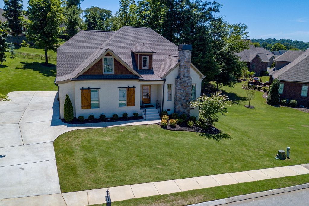 8010 Hampton Cove Dr, Ooltewah, TN - 4 Bed, 3 Bath Single-Family Home