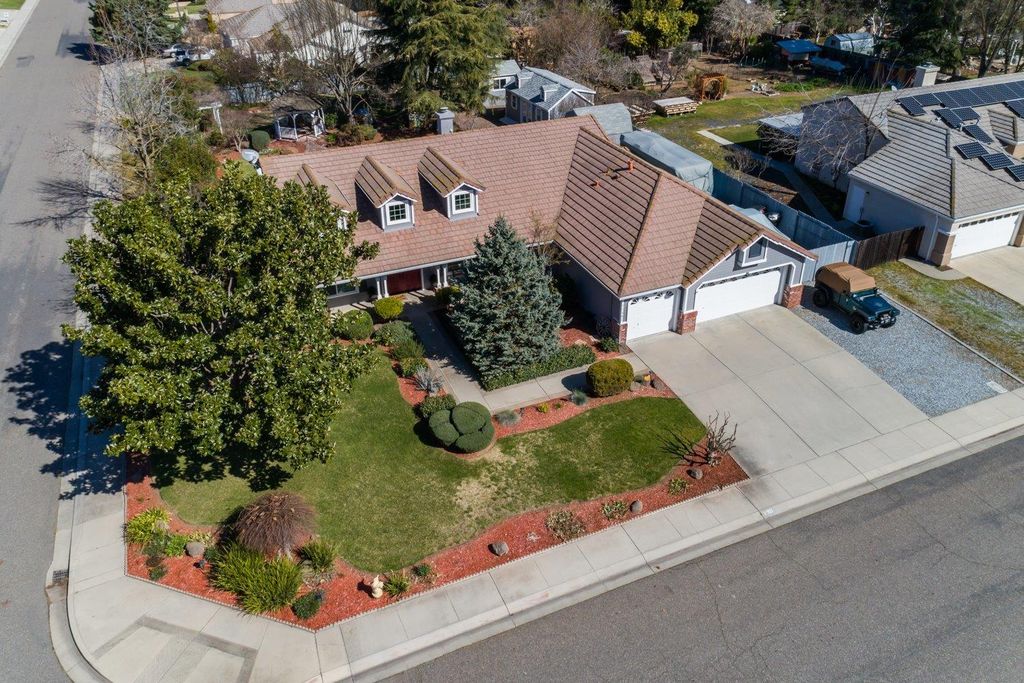 11301 Valley Springs Dr, Oakdale, CA 95361