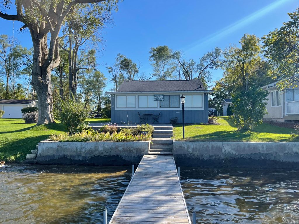 824 N Werners Landing Dr, Bronson, MI 49028