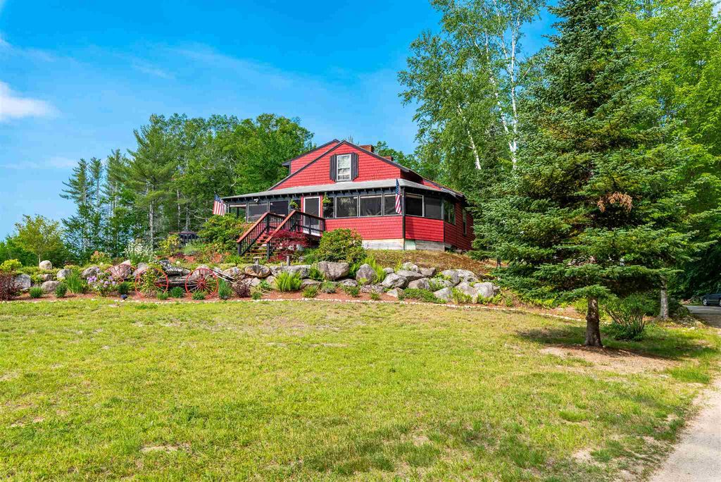 277 Chinook Trl, Tamworth, NH 03886