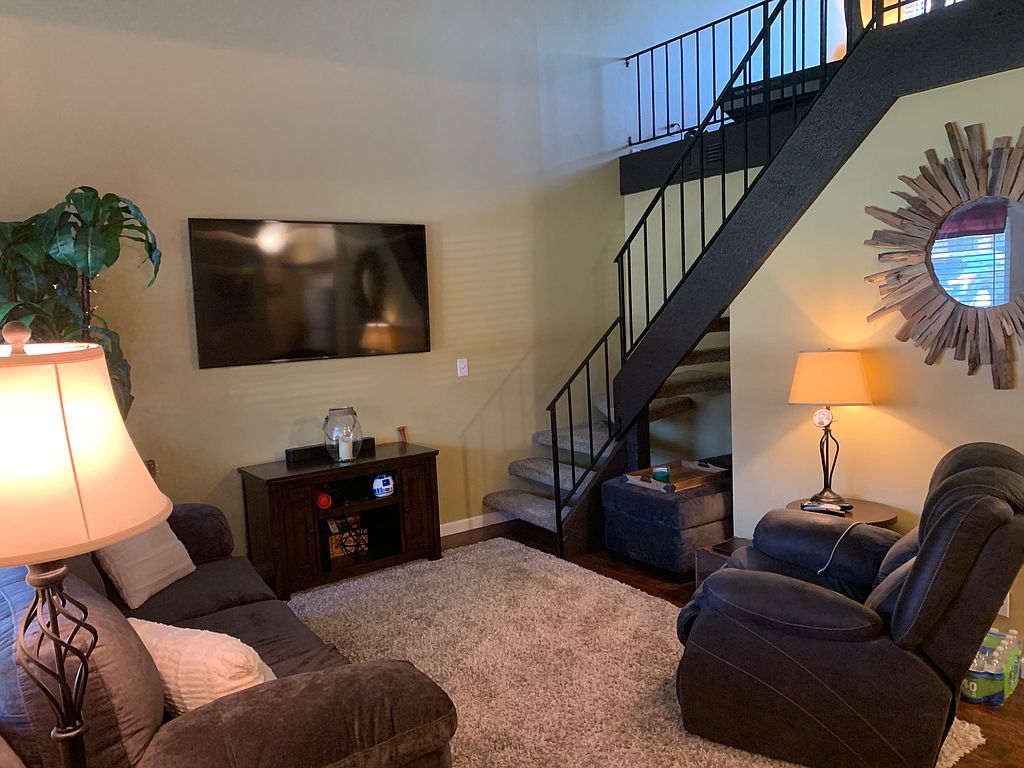 1047 Tavistock Cir, Saint Louis, MO 63129