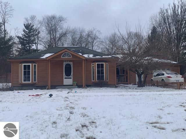 324 Michigan Ave, Colon, MI 49040