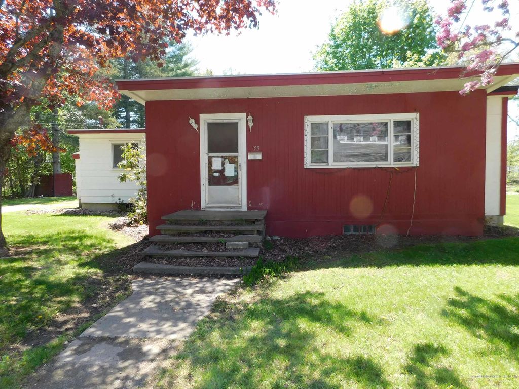 33 Highland Ave, Newport, ME 04953
