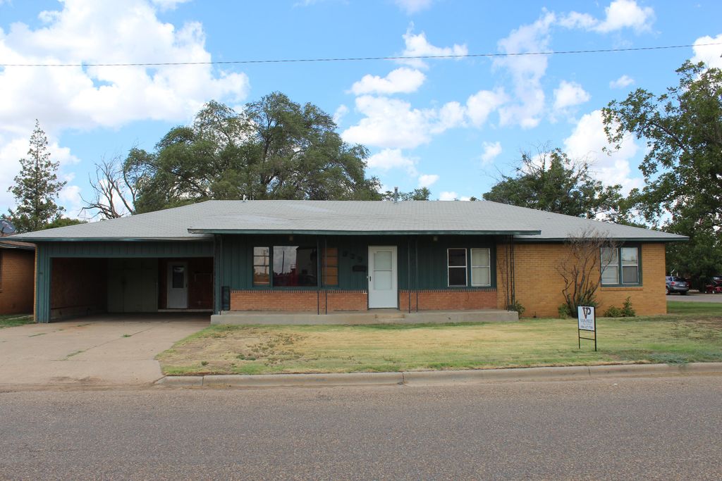 329 NE 4th St, Tulia, TX 79088