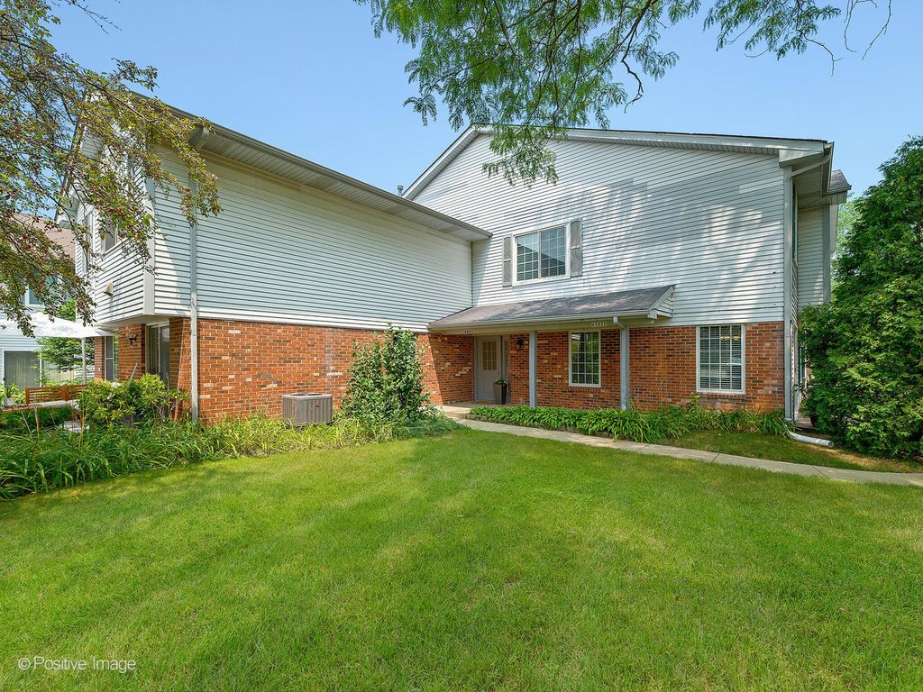 6S032 Steeple Run Dr, Naperville, IL 60540
