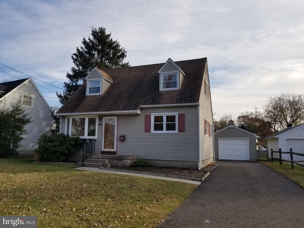 300 W Henry St, Palmyra, NJ 08065