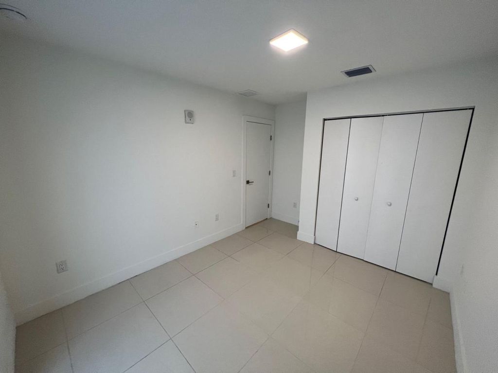 1971 Bay Dr #114, Miami Beach, FL 33141