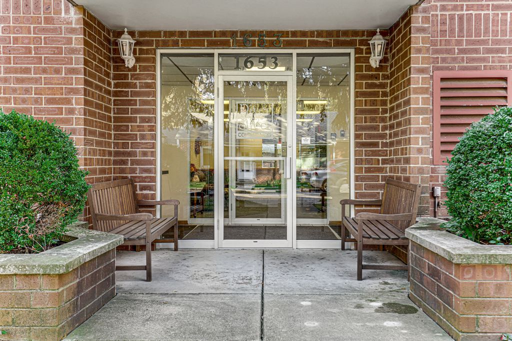 1653 River St 306, Des Plaines, IL 60016 Condo for Sale MLS 12188119