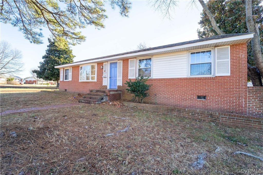 3825 W End Dr, Henrico, VA 23294