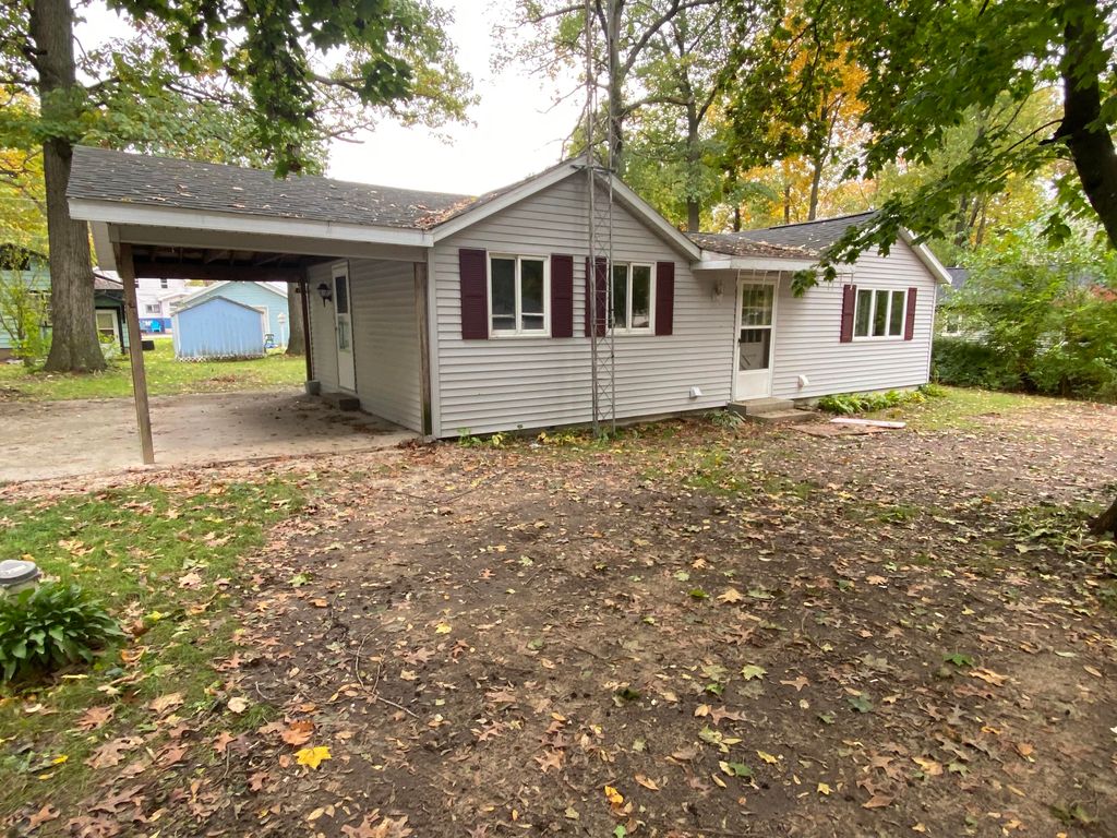 66465 Oak St, Dowagiac, MI 49047
