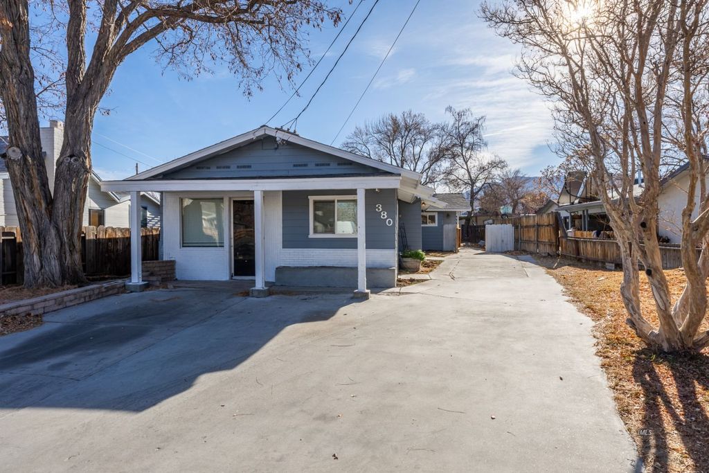 380 E Line St, CA 93514 MLS 2312496 Trulia