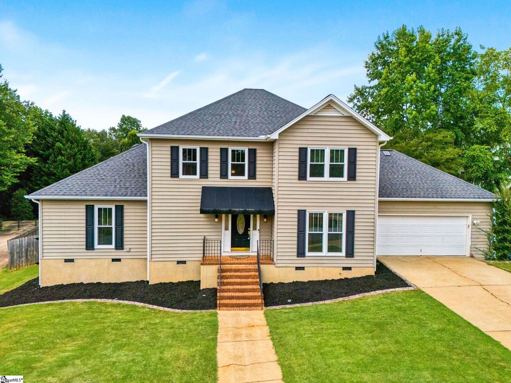 204 Grayson Dr, Travelers Rest, SC 29690