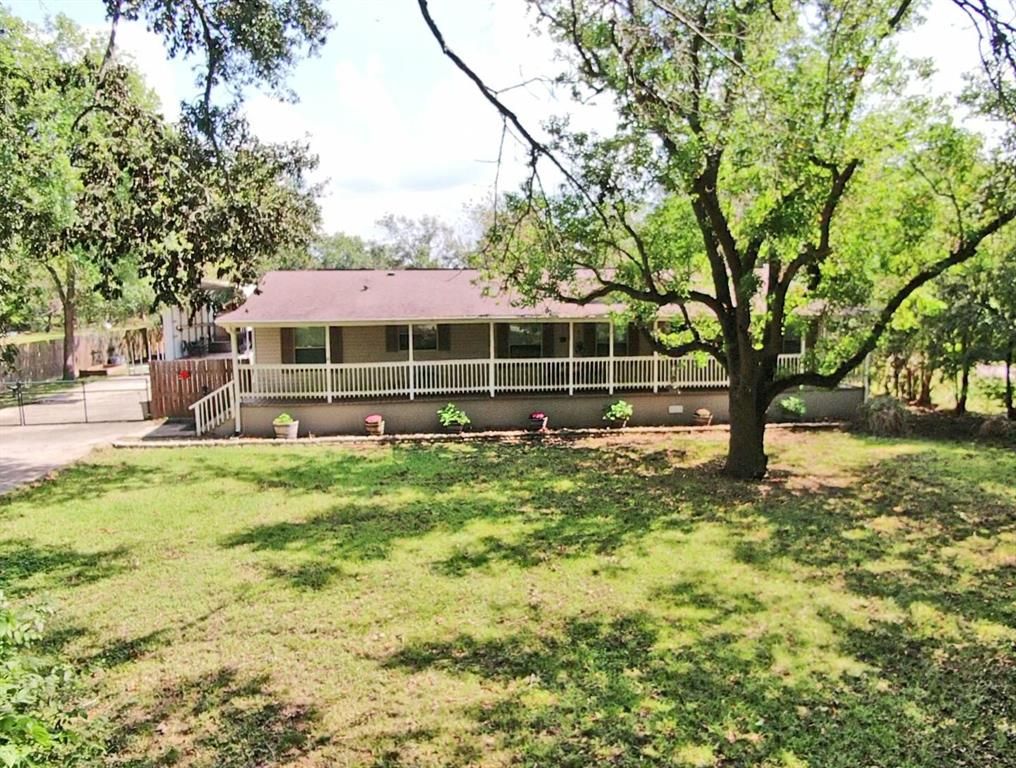 511 N Market St, Brazoria, TX 77422