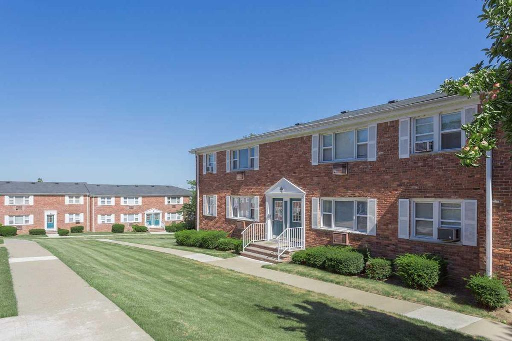 Short Hills Club Village - Apartments in Springfield, NJ