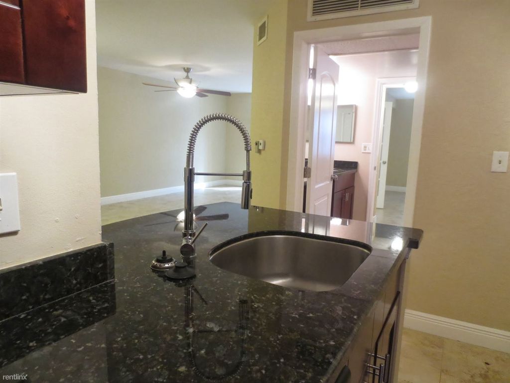 2851 N Oakland Forest Dr, Fort Lauderdale, FL 33309