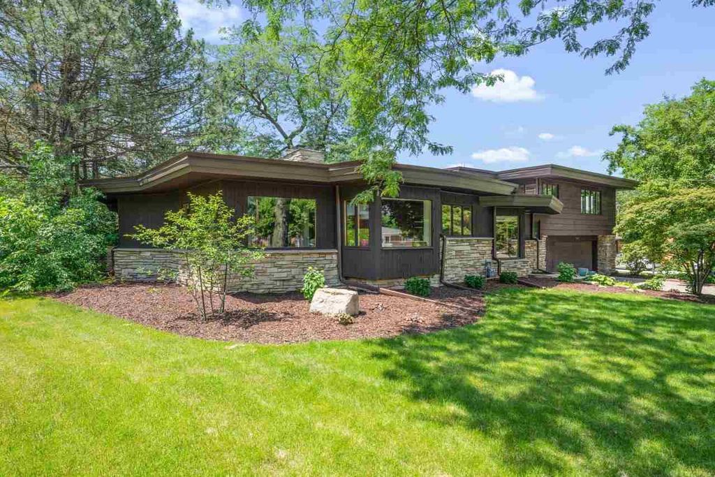 141 Rosemont Dr, Green Bay, WI 54301
