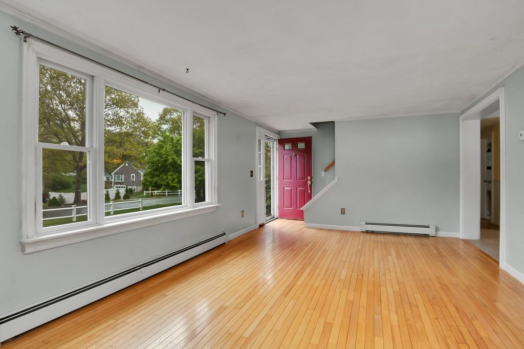 7 Raymond Street, Sandwich, MA 02563