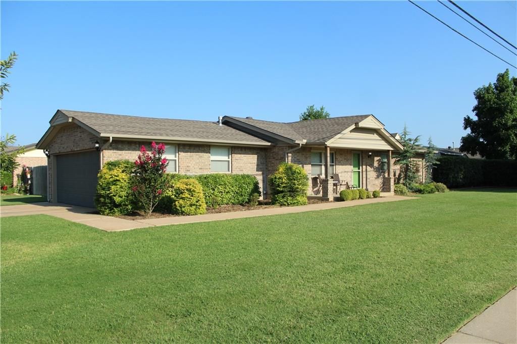 601 SW 9th St, Moore, OK 73160