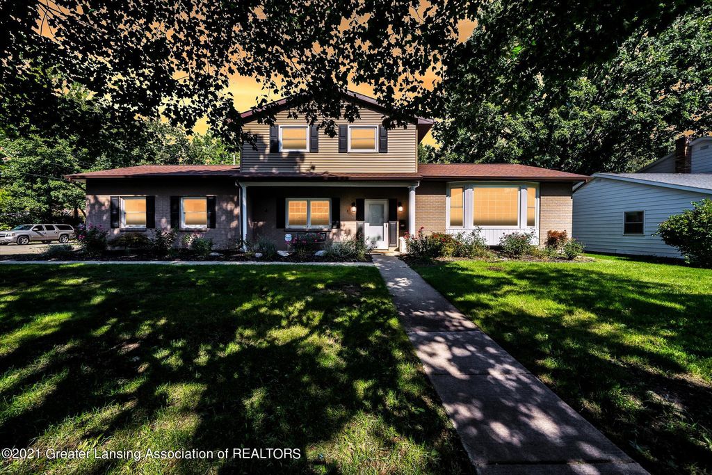 1809 Cahill Dr, East Lansing, MI 48823