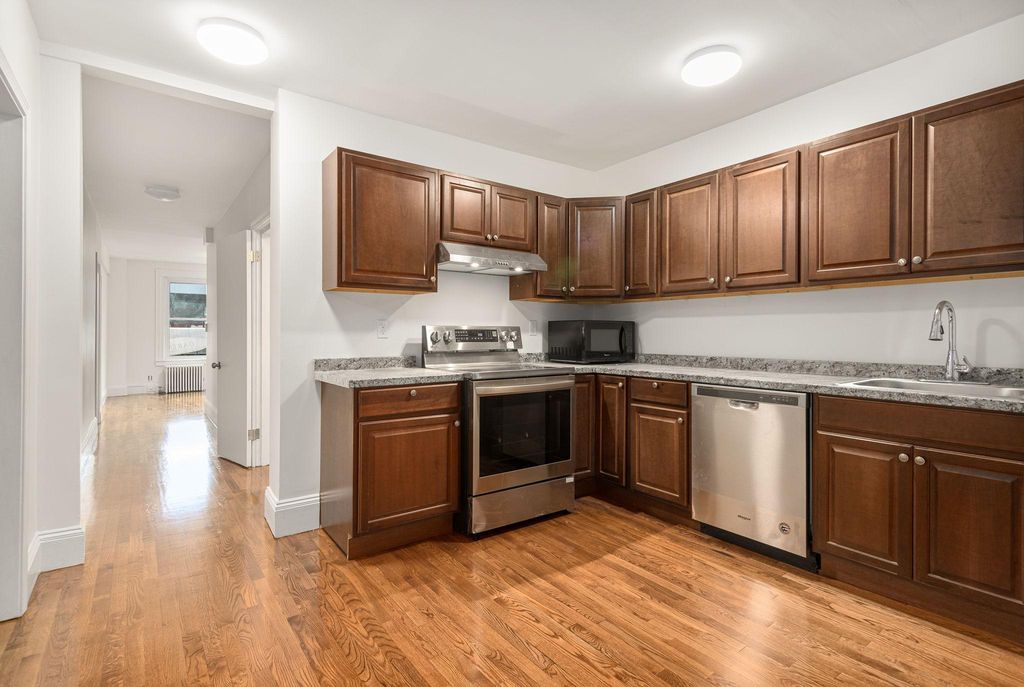 54 John F Kennedy St #2R, Cambridge, MA 02138