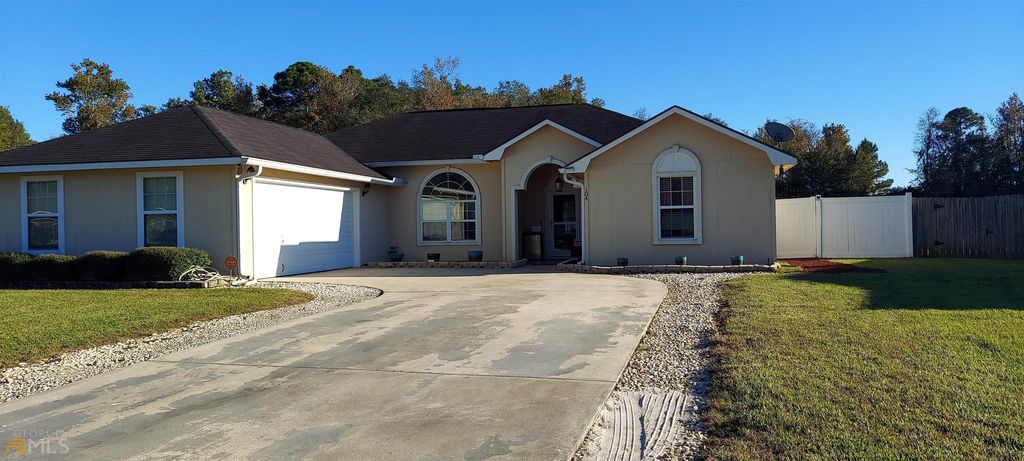 104 Camellia Ct, Kingsland, GA 31548