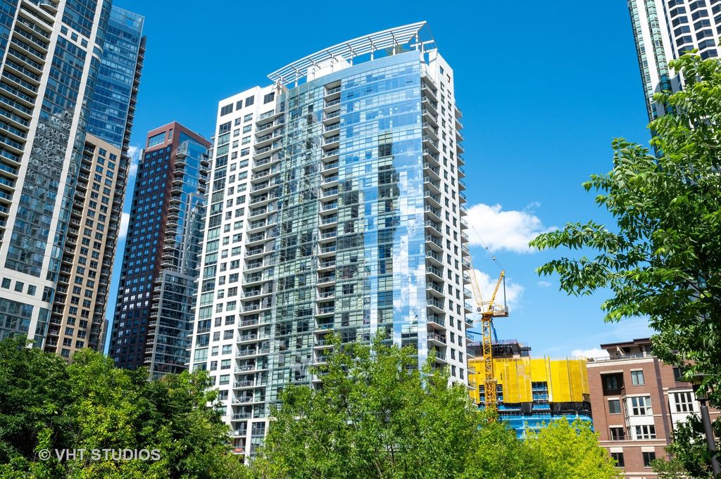 201 N Westshore Dr #1408, Chicago, IL 60601