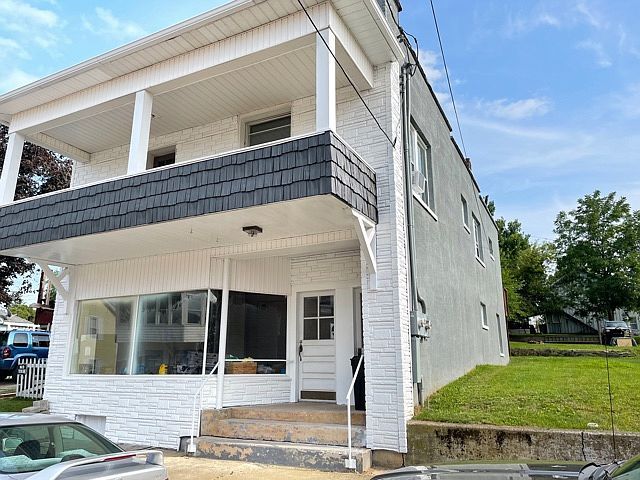 13 E College St, Fredericktown, OH 43019