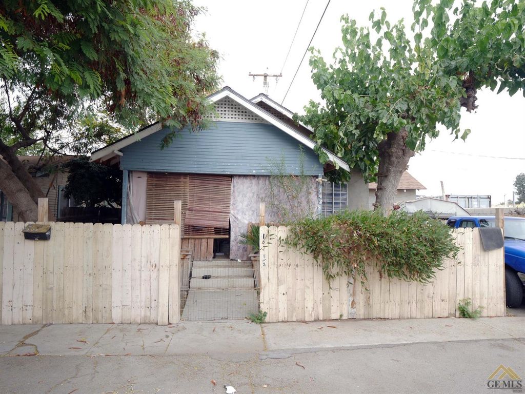 143 1/2 Chester Ave, Bakersfield, CA 93301 2 Bed, 1 Bath Single
