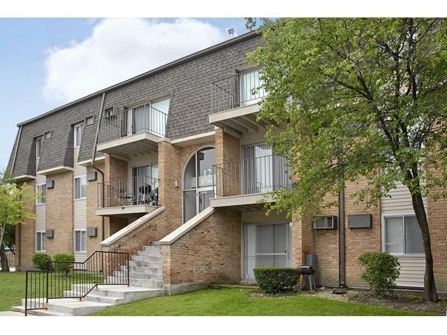 8714 S 87th Ter, Justice, IL 60458