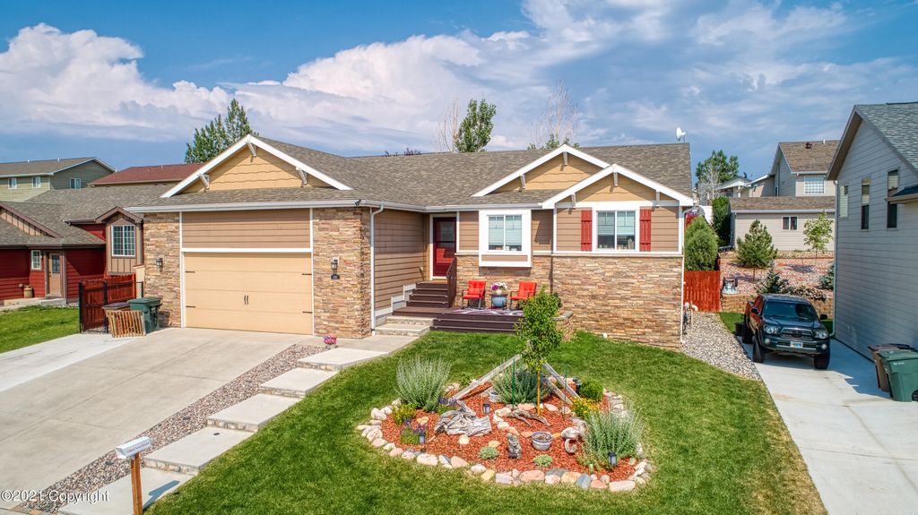4211 Silver Spur Ave, Gillette, WY 82718