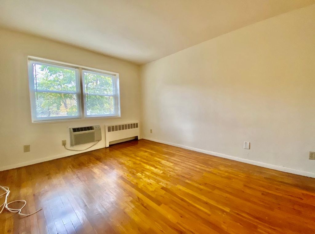 163 Orchard Rd 1B, Briarcliff Manor, NY 10510 See Estimated Value