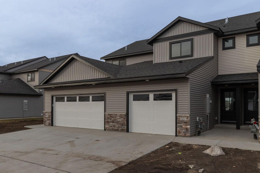 5209 Harvest Square Pl NW, Rochester, MN 55901