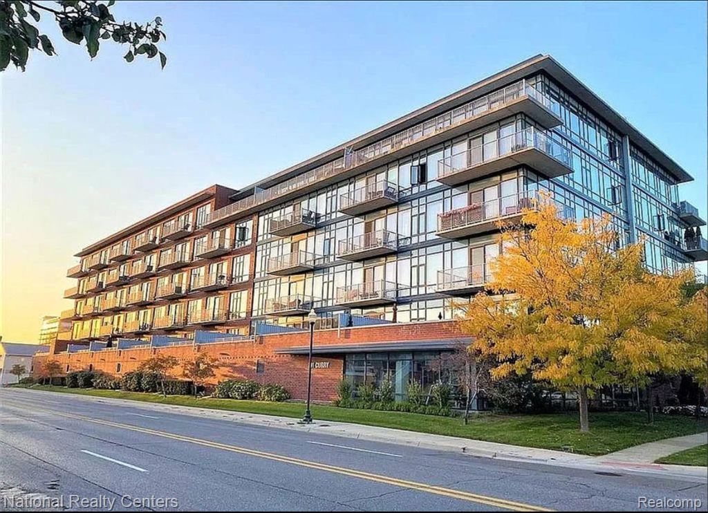 101 Curry Ave #218, Royal Oak, MI 48067