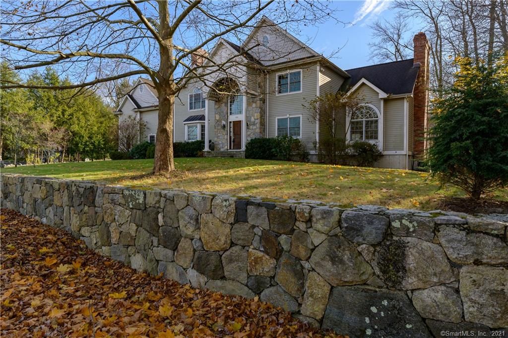 222 Roxbury Rd, Stamford, CT 06902