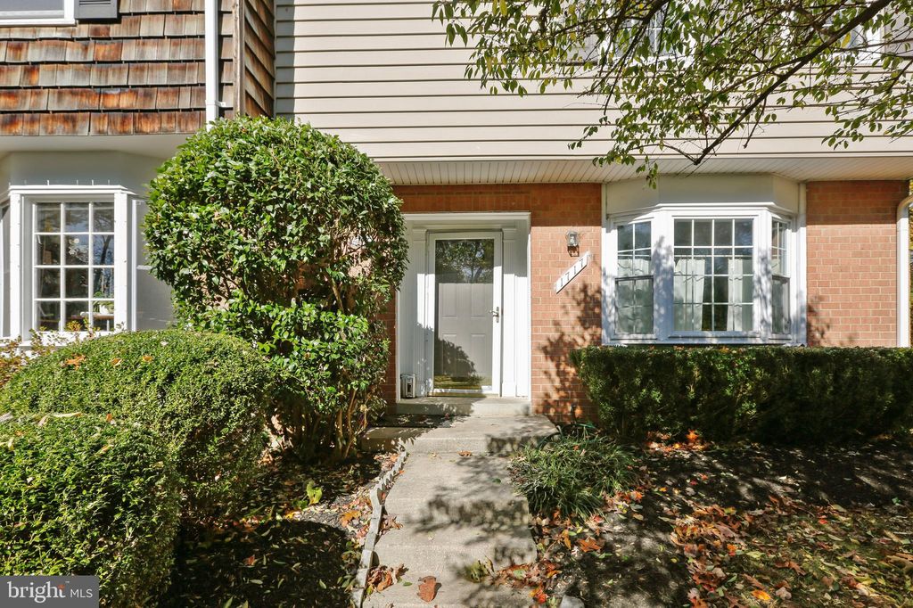 1717 Redgate Farms Ct, Rockville, MD 20850