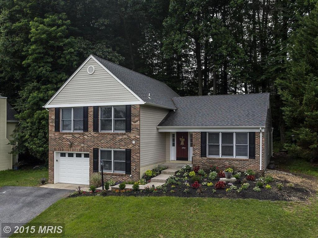 27 Gray Squirrel Ct, Lutherville Timonium, MD 21093