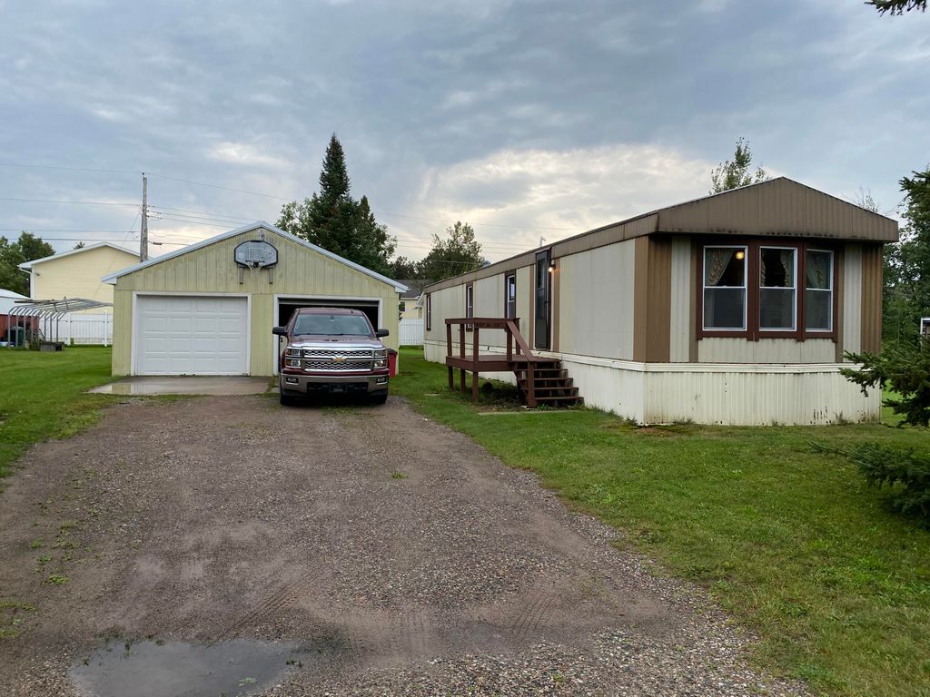 807 W 26th Ave, Sault Sainte Marie, MI 49783