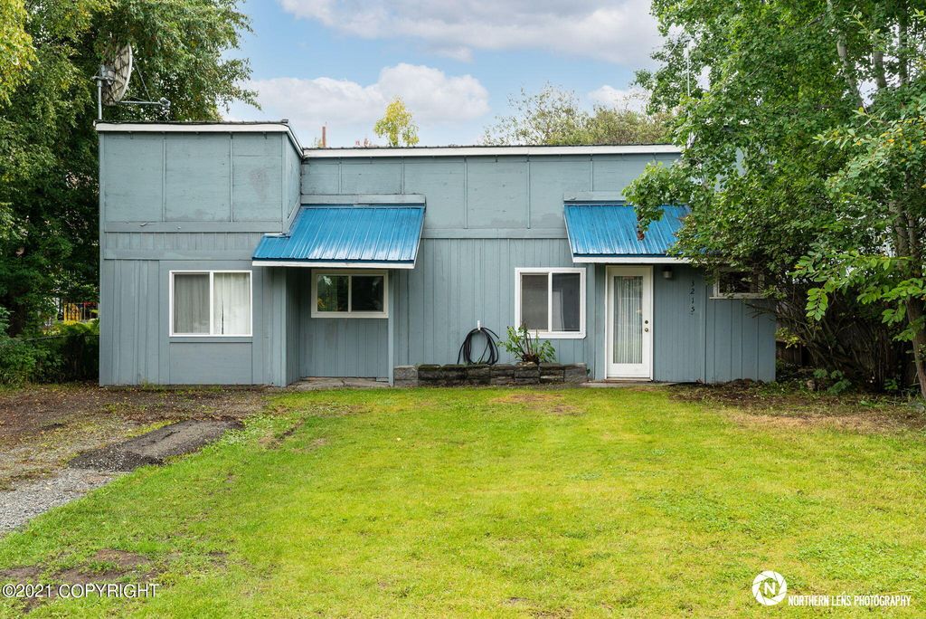 3215 Lois Dr, Anchorage, AK 99517