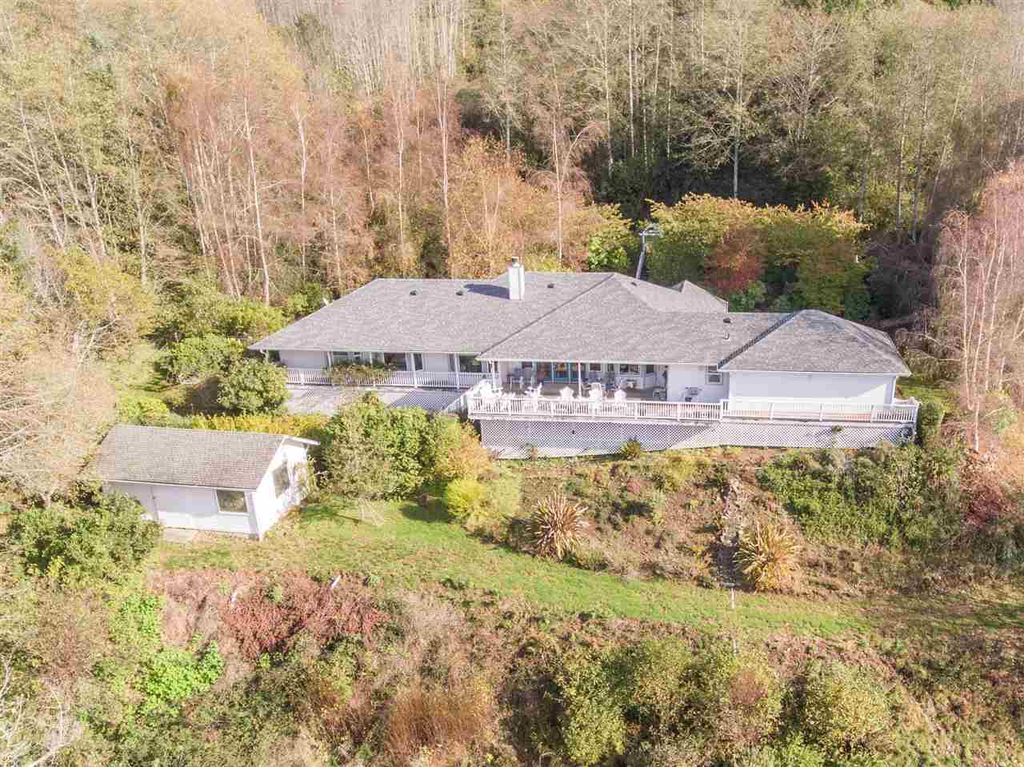 150 Surfsound Dr, Smith River, CA 95567