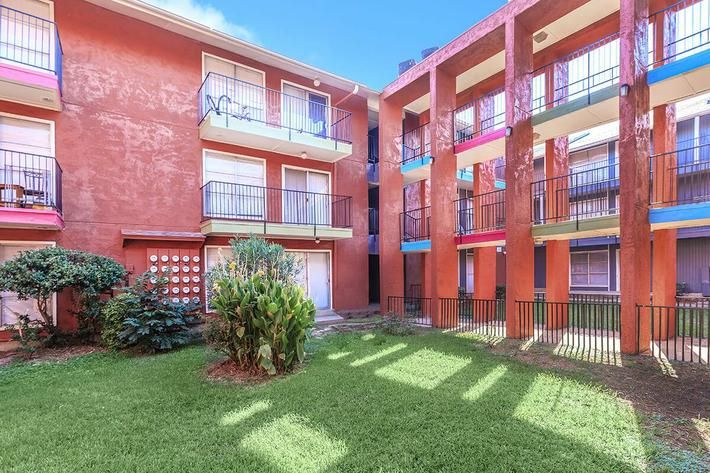 8350 Park Ln, Dallas, TX 75231