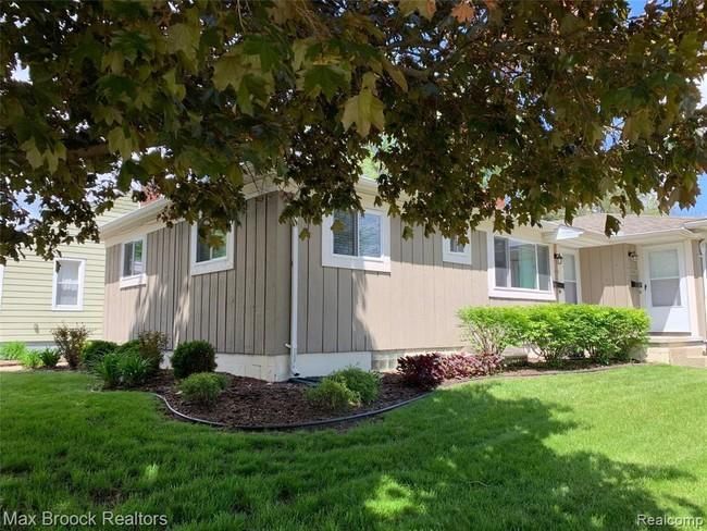 1204 Junction St, Plymouth, MI 48170
