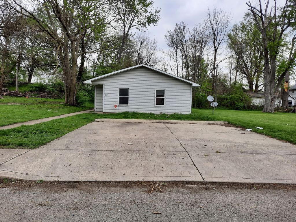 1224 W  13th St, Anderson, IN 46016