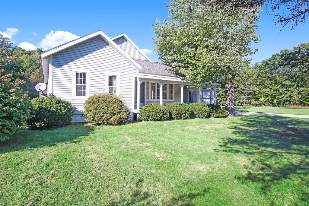 422 Randall Rd, Norton Shores, MI 3 Bed, 2 Bath SingleFamily Home