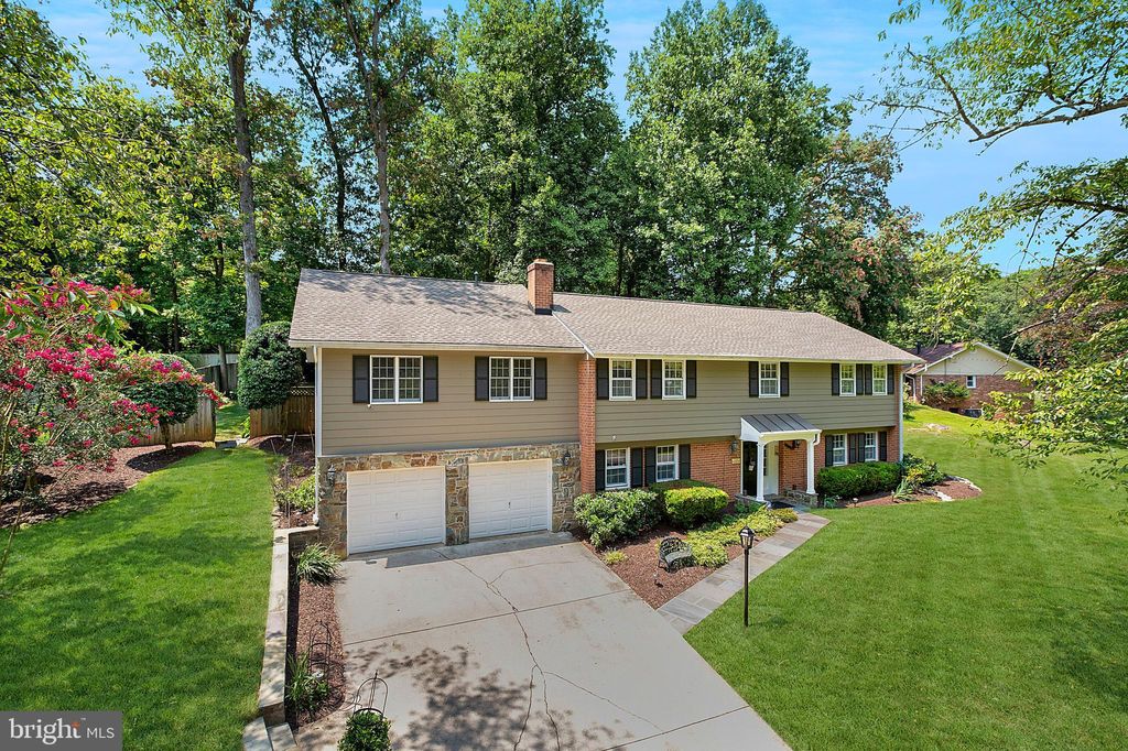 11208 Buckwood Ln, Rockville, MD 20852