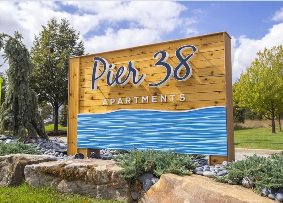 3800 Arbor Dr, Fenton, MI 48430