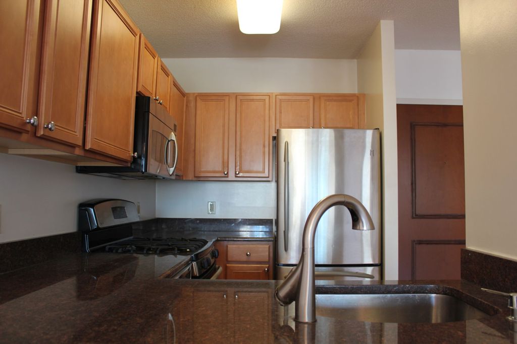 7111 Woodmont Ave #810, Chevy Chase, MD 20815