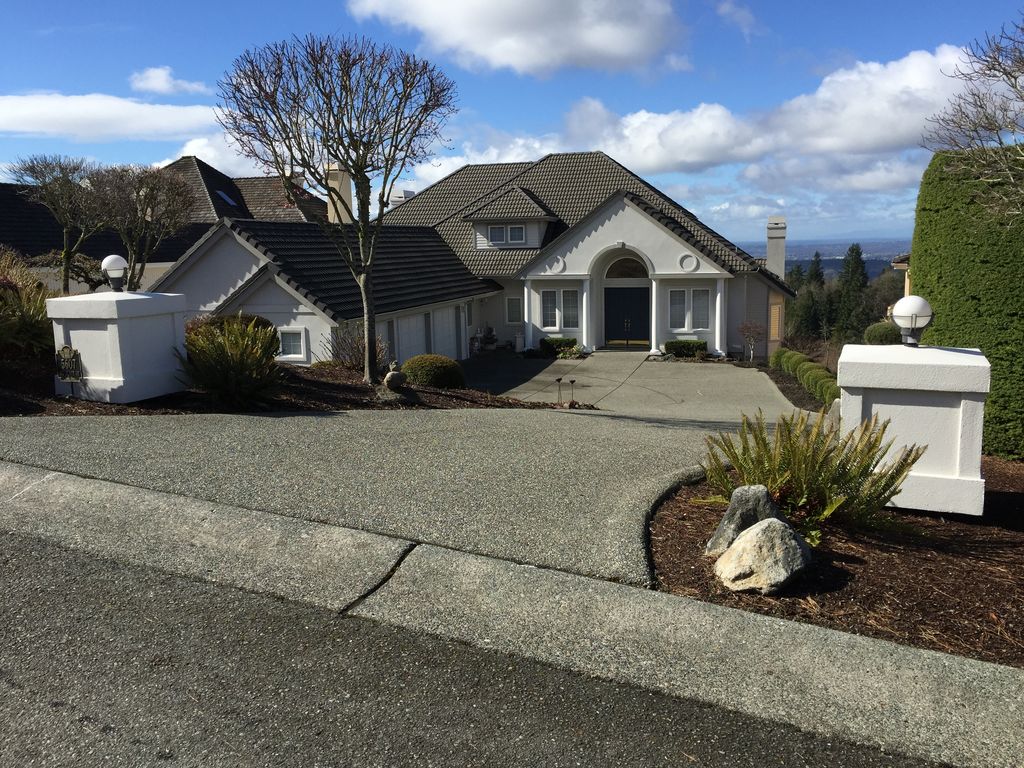 5607 152nd Pl SE, Bellevue, WA 98006